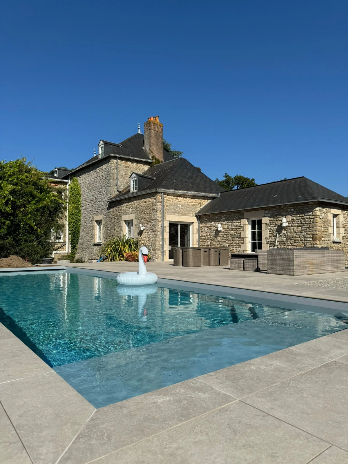 <p>Piscine <strong>b&eacute;ton ma&ccedil;onn&eacute;e</strong></p>