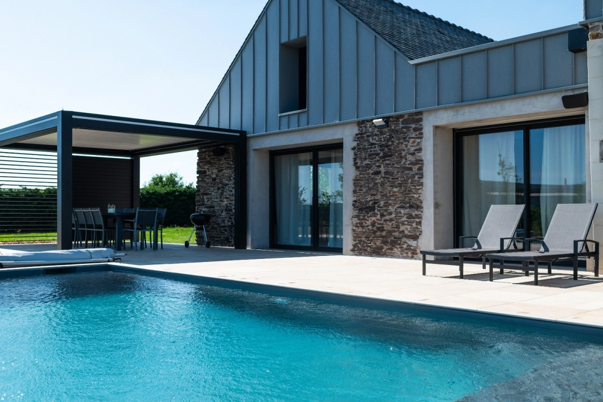 <p>Piscine ma&ccedil;onnn&eacute;e</p>