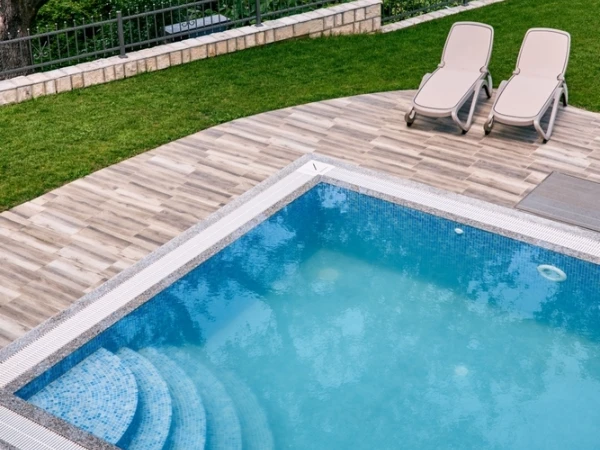 Piscine à Coque : Bien l'entretenir pour augmenter sa durée de vie