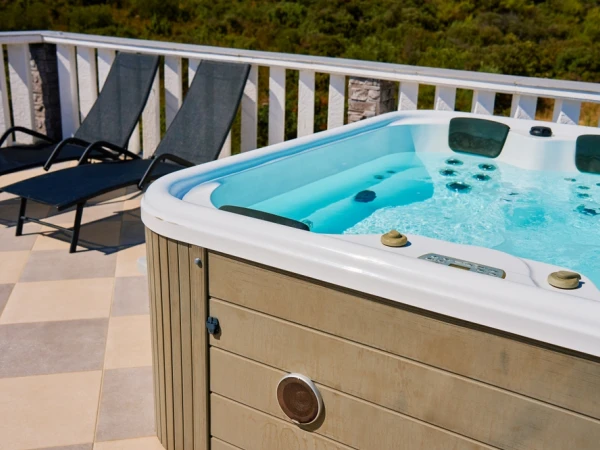 Comment entretenir son spa quand on part en vacances ?